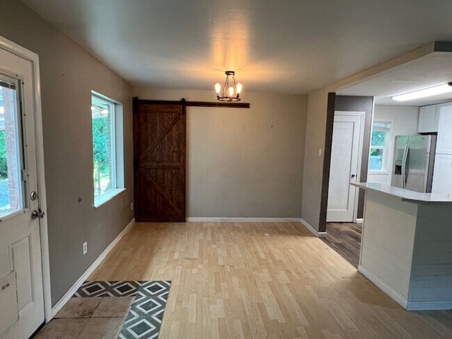 Foto del edificio - Charming 2 Bed 1 Bath Duplex in Downtown I...