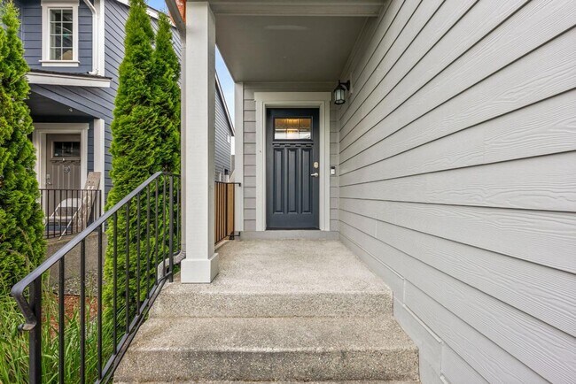 Foto del edificio - Spacious 4-Bedroom Home with Quartz Counters, Fully Fenced Yard & 2-Car Garage in Yelm!