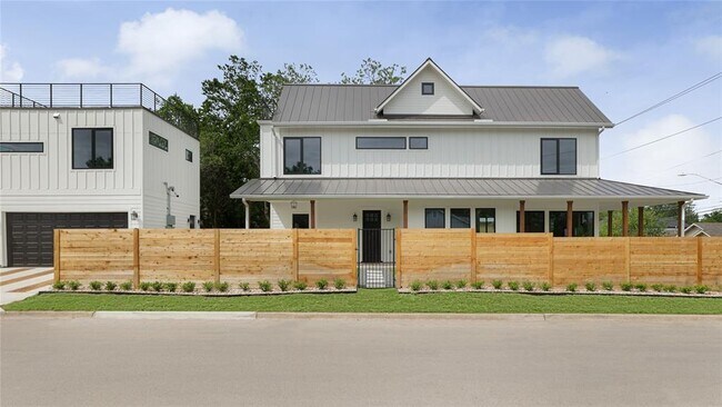 Building Photo - 2100 Chicon St