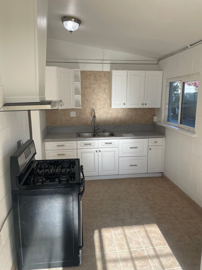 Building Photo - 10357 Bonita Ave