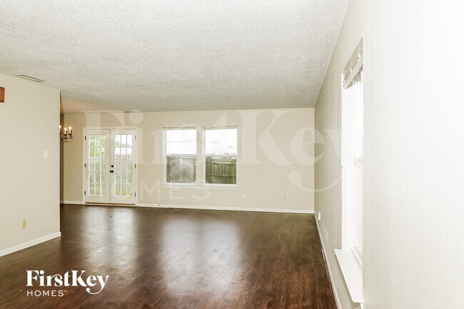Foto del edificio - 1181 Kenwood Dr