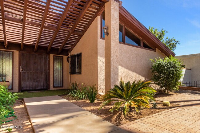 Foto del edificio - 1401 W Ocotillo Rd