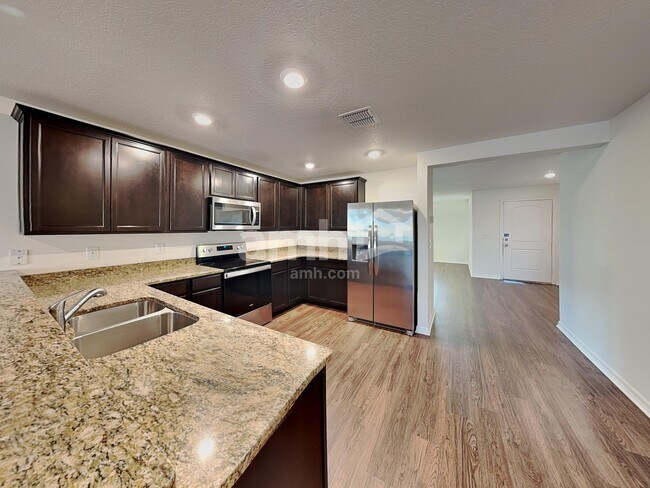 Foto del edificio - 816 Chatham Walk Dr