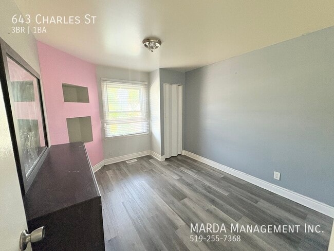 Building Photo - CHARMING 3 BED 1 BATH W/ LARGE YARD & CENT...
