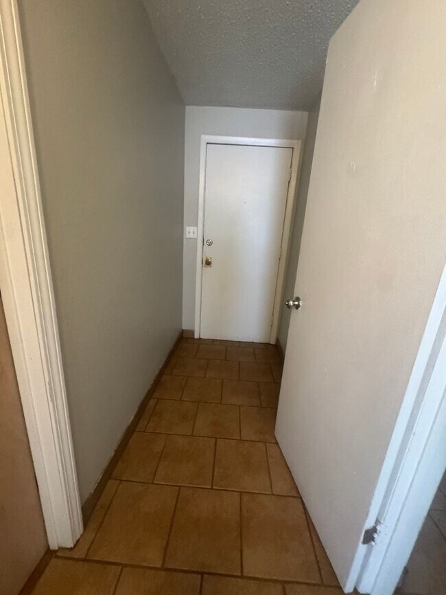 Foto del edificio - 5 BED / 2 BA home right next to Memorial S...