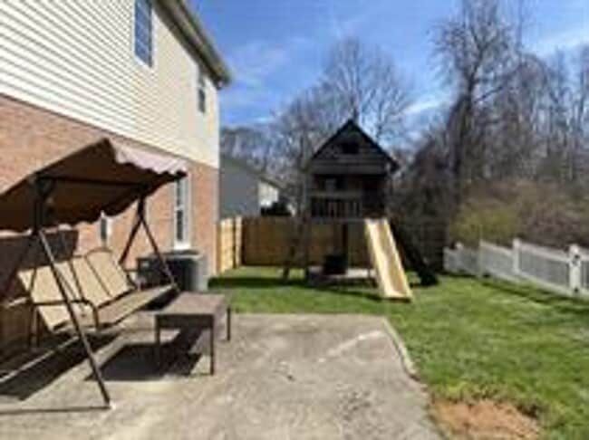 Building Photo - Lovely 4 Bedroom 3 Bath home in Hurricane WV