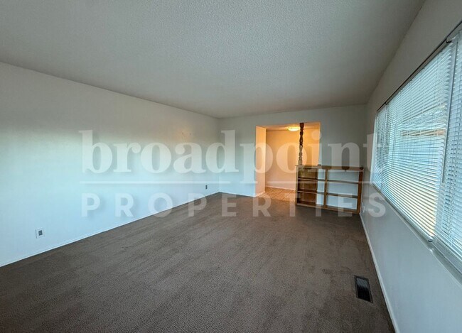 Foto del edificio - 440 Chestnut Ln