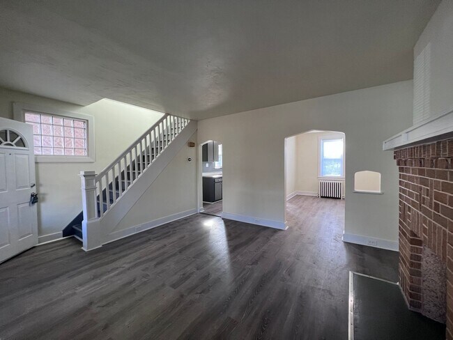 Building Photo - Updated 2BR 1 bath house for rent