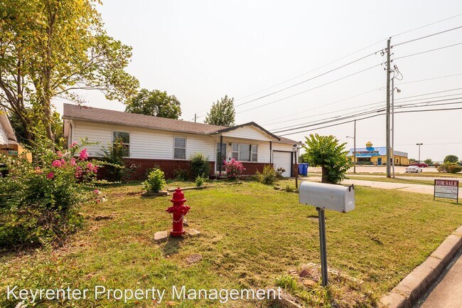 Building Photo - 3 br, 1 bath House - 521 W Knoxville St