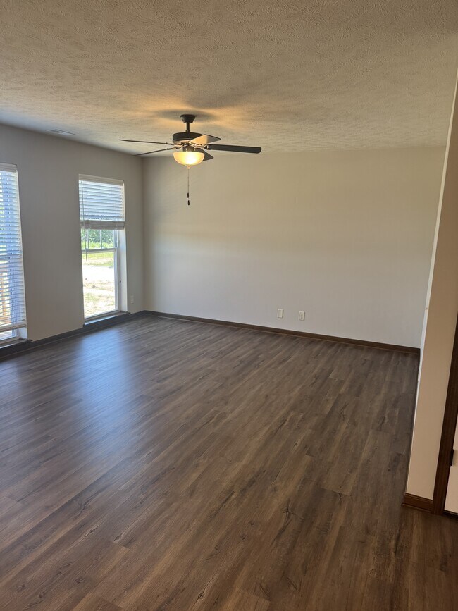 Foto del edificio - 321 W Samuel Ave