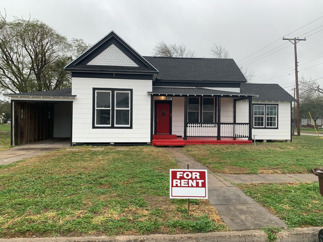 228 E Johnston Ave, Kingsville, TX 78363 House Rental in Kingsville