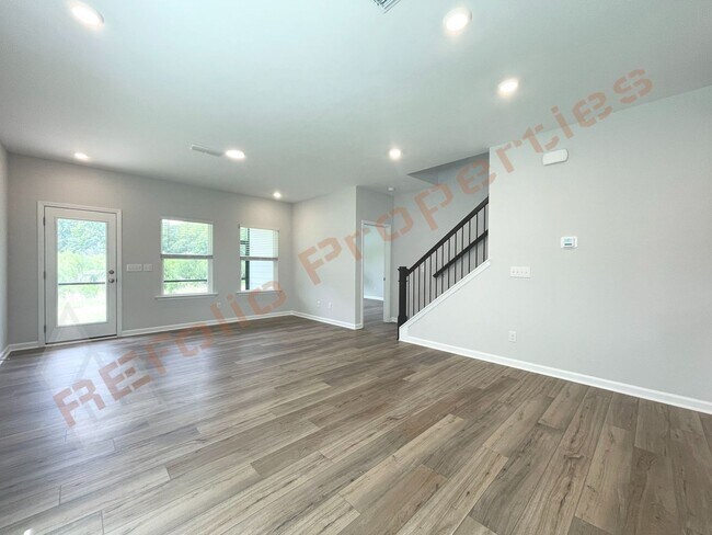 Foto del edificio - New Construction 4 Bedroom, 3.5 Bathroom Home with a First-Floor Primary Suite and Screened Porch...