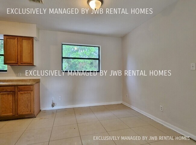 Foto del edificio - 3242 Dalehurst Dr W