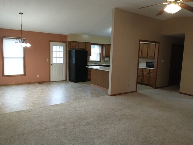 Building Photo - 3082 Yoakam Rd