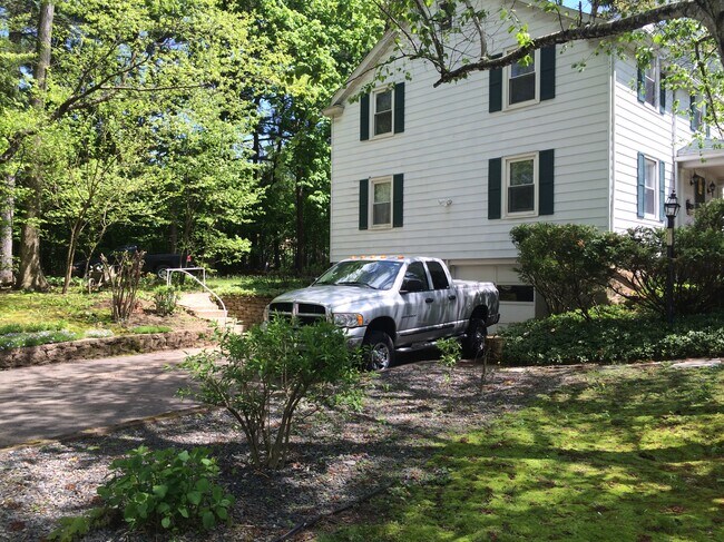 Foto del edificio - 322 Deerfield Rd