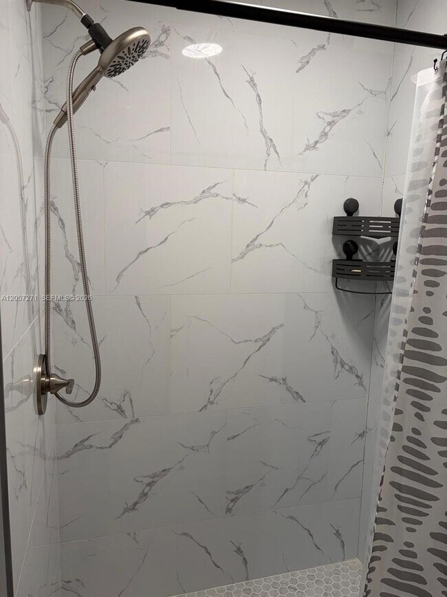 Foto del edificio - 840 NE 159th St
