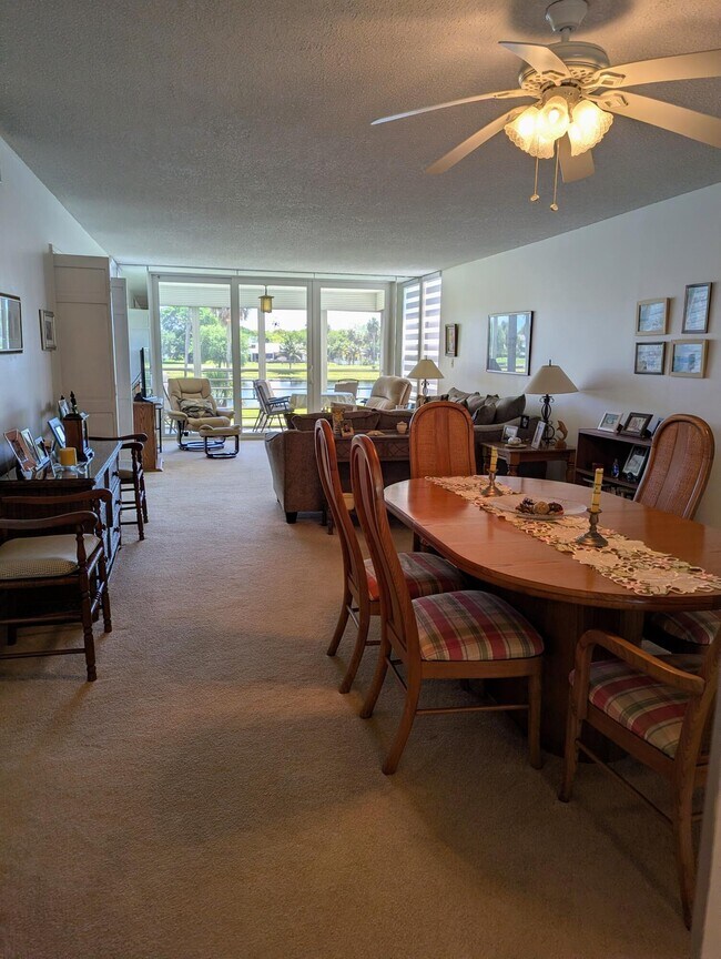 Foto del edificio - 804 Cypress Blvd