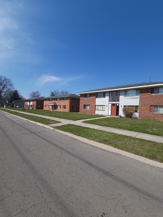 Building Photo - 2212 Nuttman Ave