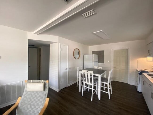 Foto del edificio - 3408 W Saint Conrad St