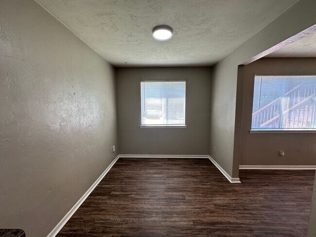 Building Photo - 749 Pointe Ct