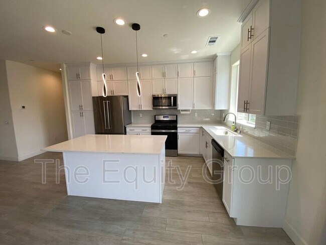 Foto del edificio - 3731 W Nellis Ave