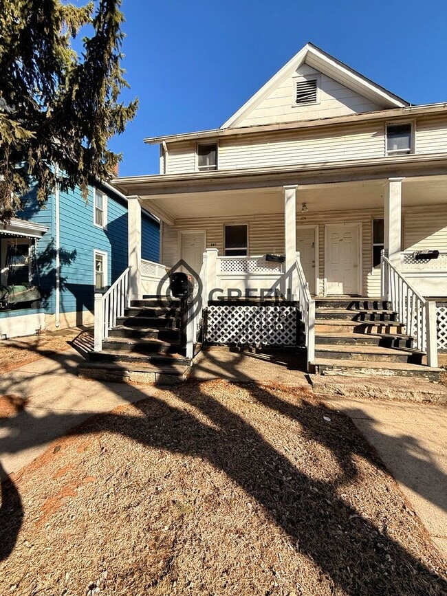 Building Photo - 360-366 S Washington Ave