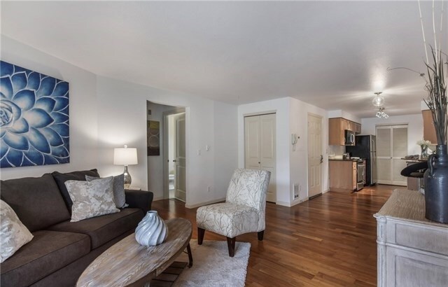 Livingroom - 3045 20th Ave W