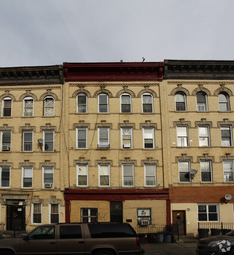 Foto del edificio - 655 Knickerbocker Ave