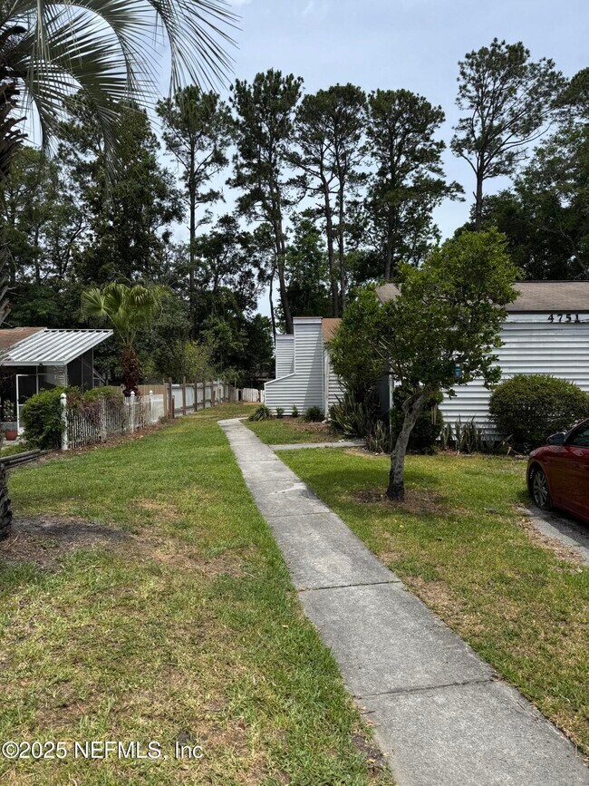 Building Photo - 4751 San Jose Manor Dr W