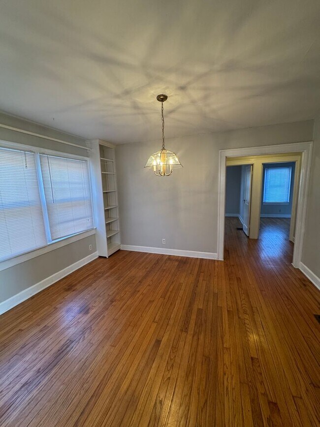 Foto del edificio - Broad Ripple - 2 BR bungalow