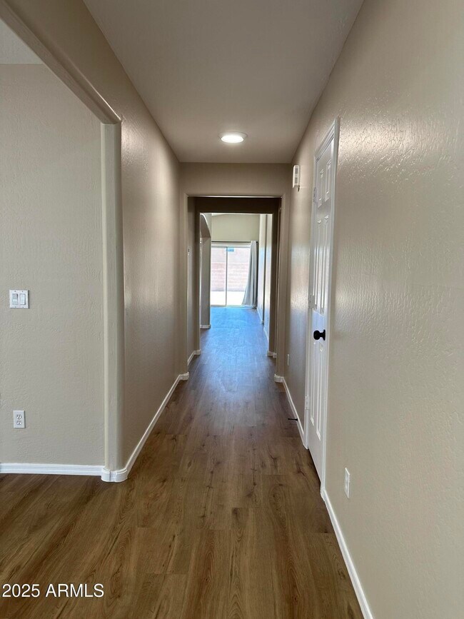 Building Photo - 25211 W Lamont Ave