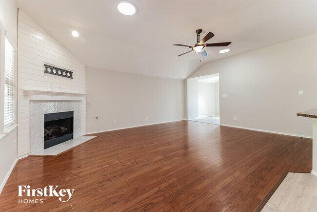 Building Photo - 2825 Laurel Oak Dr