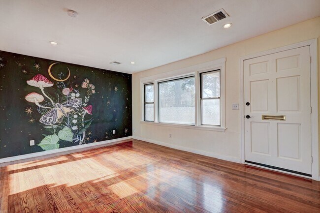 Foto del edificio - Adorable remodel at Lake Hefner
