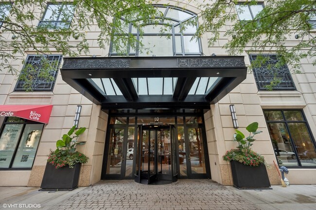 Building Photo - 10 E Delaware Pl