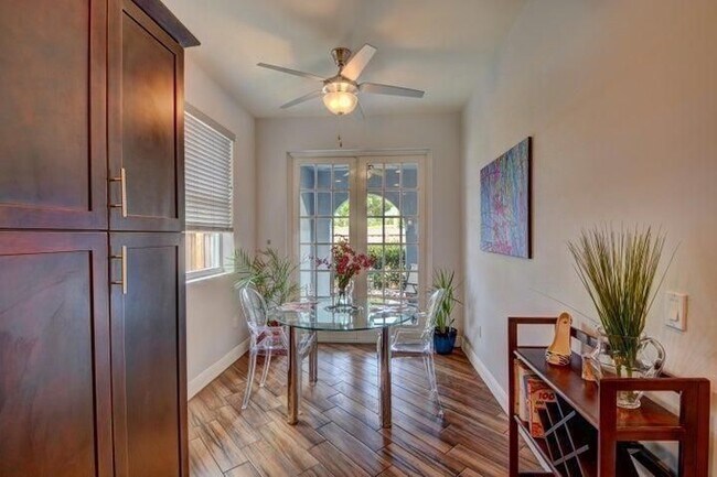 Foto del edificio - 1135 NE 3rd Ave