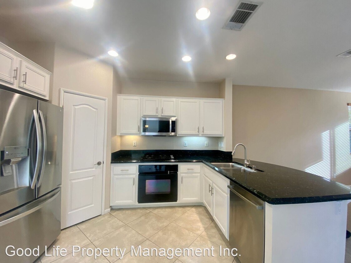 Foto principal - 3 br, 3.5 bath House - 13985 Bryn Glen Ct
