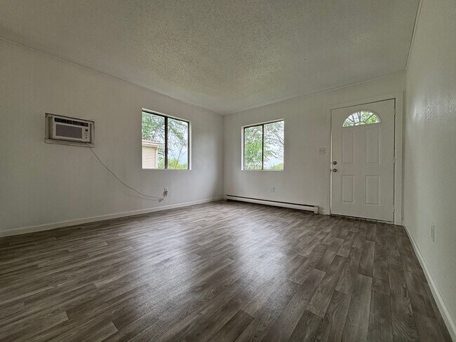 Foto del edificio - Available Now 2 bed 1 bath Duplex in Ozark