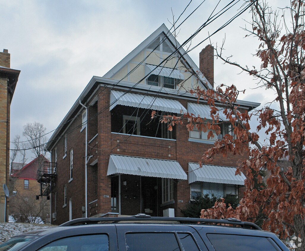 Building Photo - 2716-2718 Stratford Ave