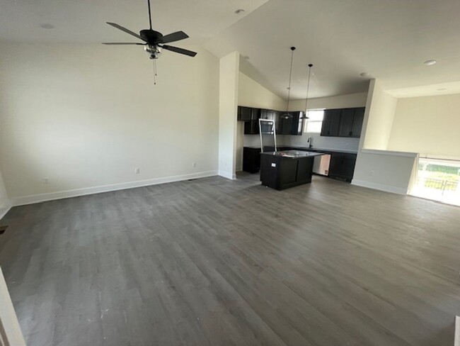 Building Photo - 5103/05 S Chase Cir