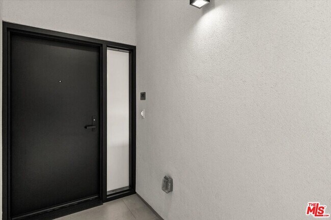 Building Photo - 1257 N Sweetzer Ave