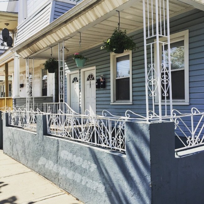 Building Photo - 207 Saltonstall Ave