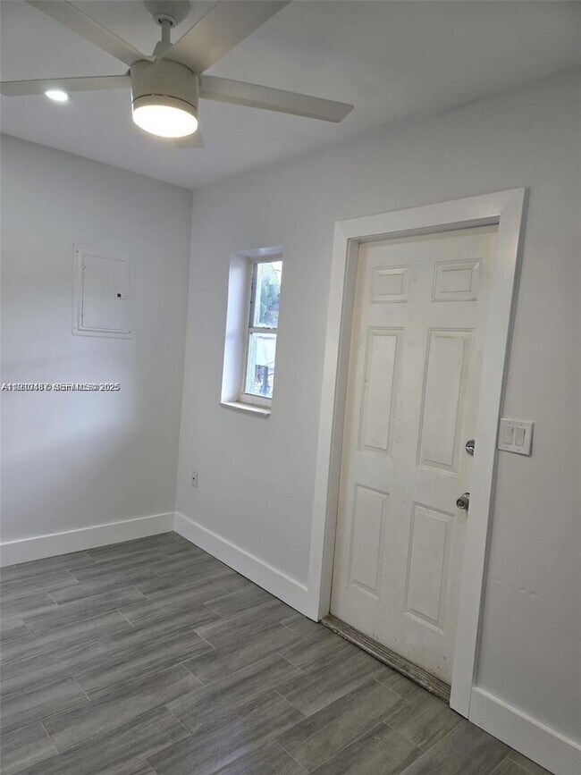 Foto del edificio - 1245 NE 110th Terrace