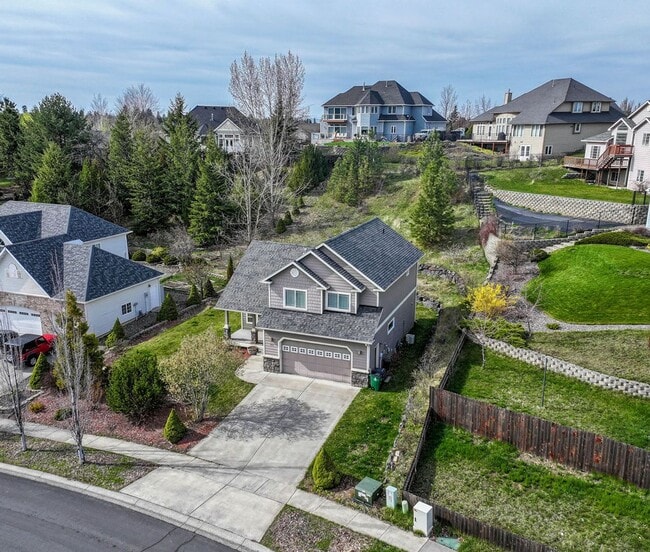 Building Photo - Beautiful 3 bed/2.5 bath single family hom...