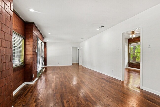 Foto del edificio - 405 N Prairie Ave