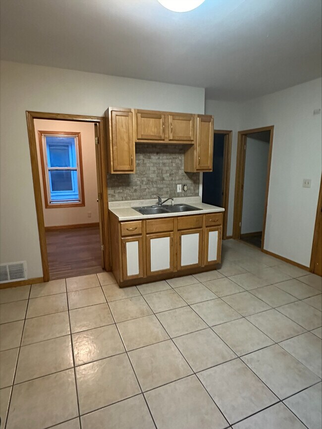 Kitchen - 2622 N Newhall St