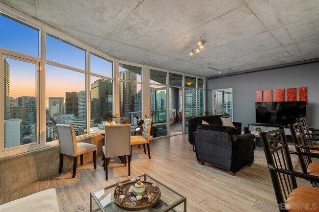 Building Photo - Gorgeous View Unit!