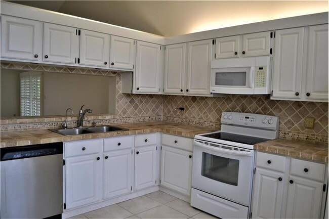 Building Photo - 109 Palomino Dr