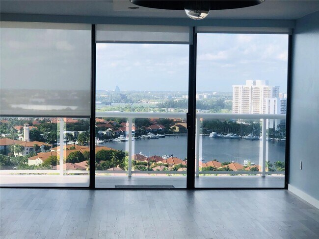 Foto del edificio - 20505 E Country Club Dr