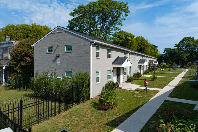 Foto del edificio - Redd Fox Apartments