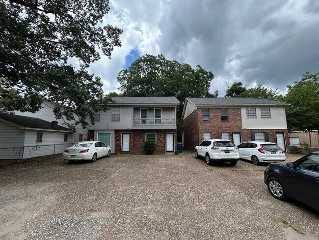Vista frontal desde la calle - 1802 Alden Ln